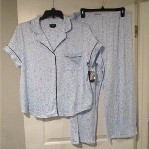 NWT Kate Spade Black Label White & Blue Floral Short Sleeve Capri Pajamas